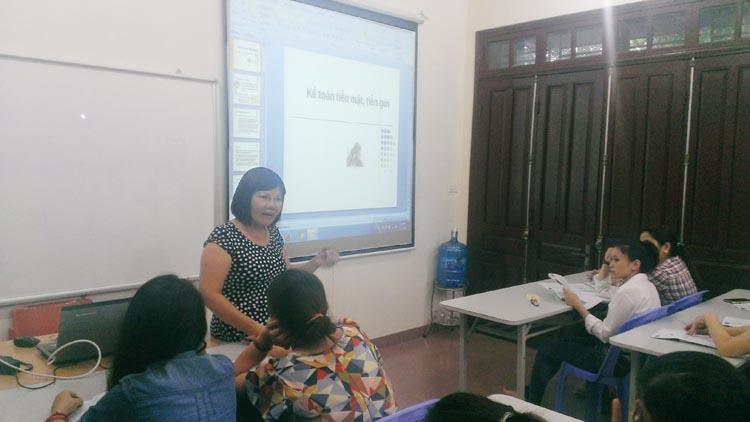 Hinh anh lop hoc ke toan tong hop nang cao khoa 05 8