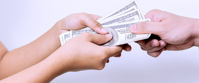 Chuyển tiền mặt trả cho khách hàng với hóa đơn trên 20 triệu thì có được khấu trừ thuế không