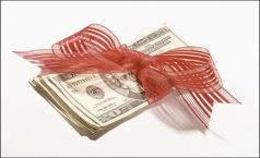 Các khoản tiền thưởng, tiền hỗ trợ ngày lễ có được tính vào chi phí được trừ?