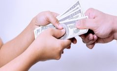 Chuyển tiền mặt trả cho khách hàng với hóa đơn trên 20 triệu thì có được khấu trừ thuế không?